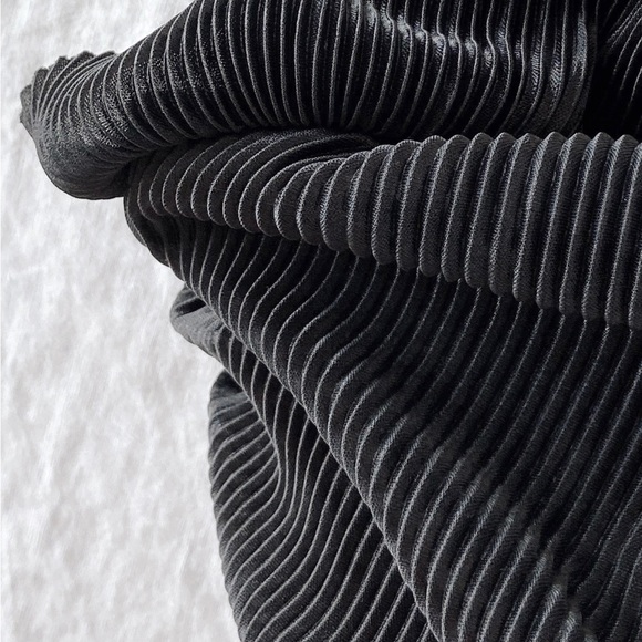 ‼️SOLD‼️ Zara black satin crinkle ruffle sleeve ruched crop top - Picture 3 of 5